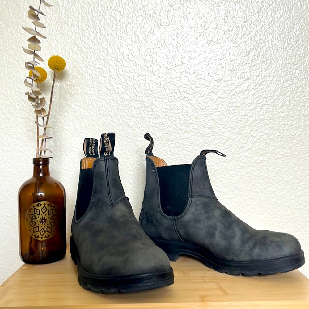 Classic 550 Chelsea Blundstone Boots Rustic Black Color